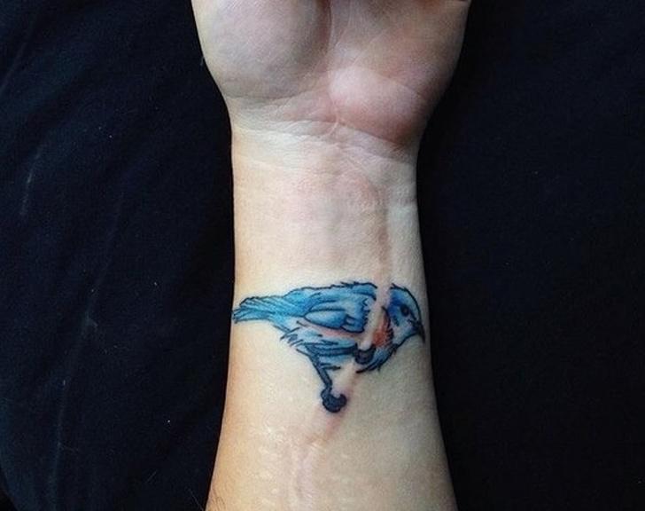 Rēta kā zars uztetovētam... Autors: The Diāna 20 brīnišķīgi tetovējumi, kuri piesedz ķermeņa nepilnības un rētas