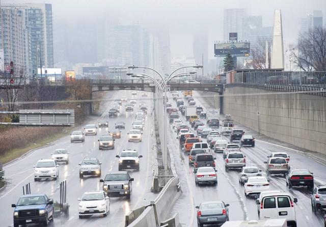 KanādaStundas gadā ko nākas... Autors: ĶerCiet Valstis, kurās ir lielākie sastrēgumi