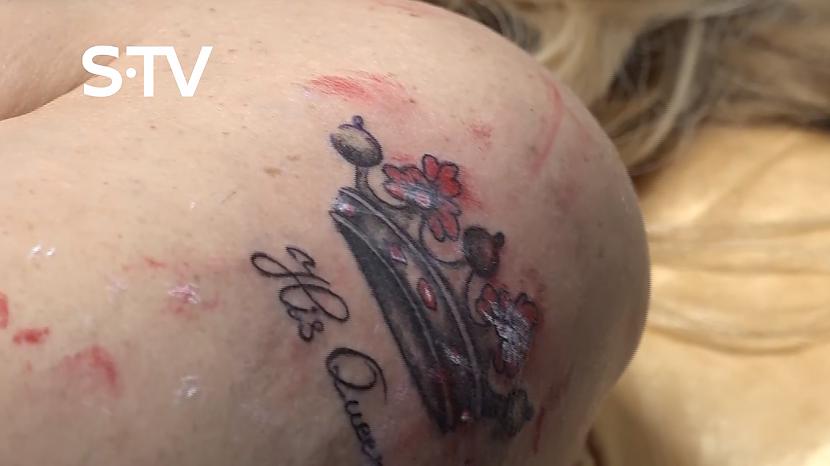 Cik oriģināli vai neLiene... Autors: matilde Latvijas skandalozais pāris atrāda savus jaunos tetovējumus