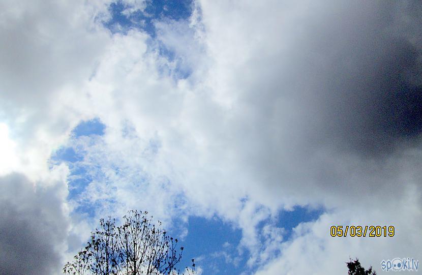 Kur vēl tik dzidri zila debess... Autors: rasiks Svētku dienai