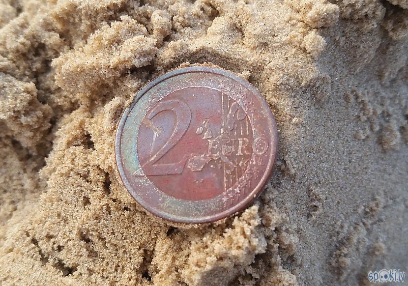 Padziļi smiltīs atradās... Autors: pyrathe Ar metāla detektoru pa pludmali 2019 (maijs)