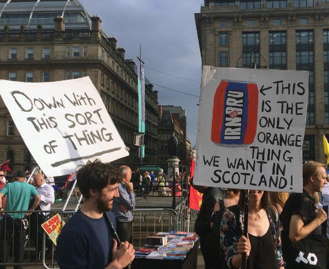  Autors: matilde Smieklīgākie plakāti no protesta pret Trampa vizīti Lielbritānijā