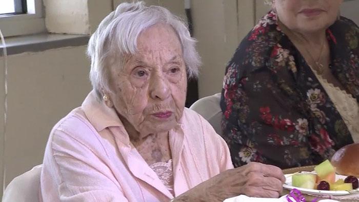 nbspSavos 107 gados Luīze nav... Autors: matilde 107 gadus veca sieviete atklāj savu ilgdzīvošanas noslēpumu