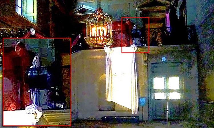 Hemptonas pils... Autors: Lestets 12 pārliecinošas paranormālas fotogrāfijas, kas liks tev noticēt spokiem