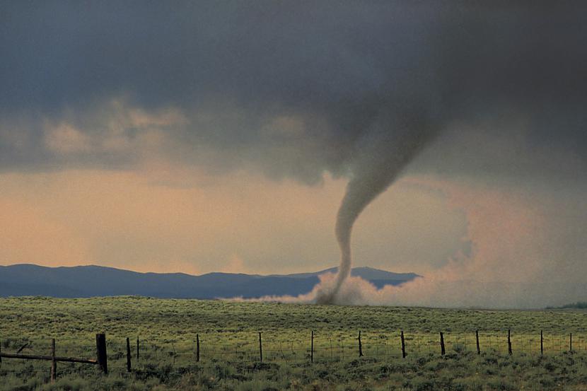 1Negaisa mākoņiTumscaroni... Autors: Fosilija Kā veidojas tornado?