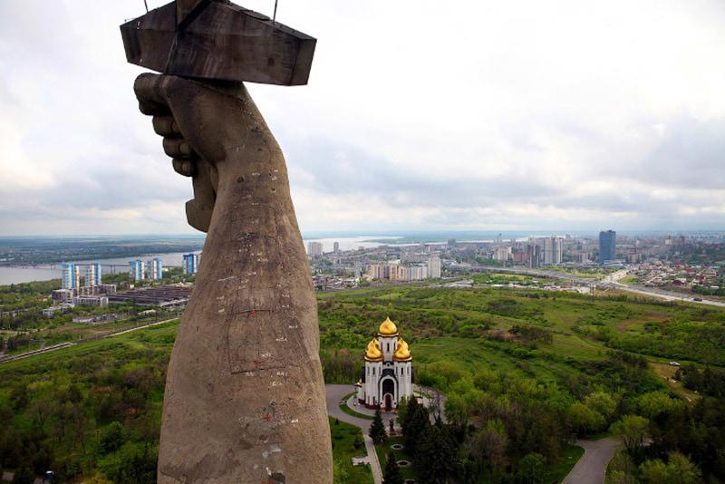 Skats uz Volgogradu no... Autors: matilde Iecienīti tūristu apskates objekti visā pasaulē no cita rakursa (17 attēli)