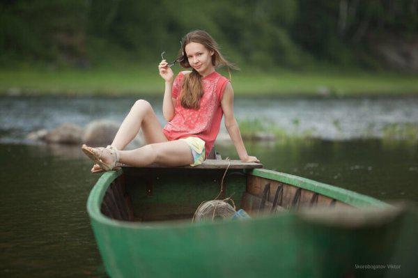  Autors: Fosilija Skaista daba, ezeri un meitene laivā