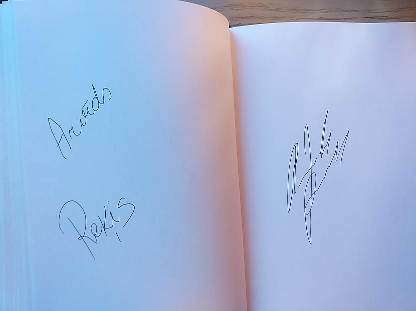 Arvīds Reķis Autors: Stone Seni Latvijas hokeja izlases spēlētāju paraksti