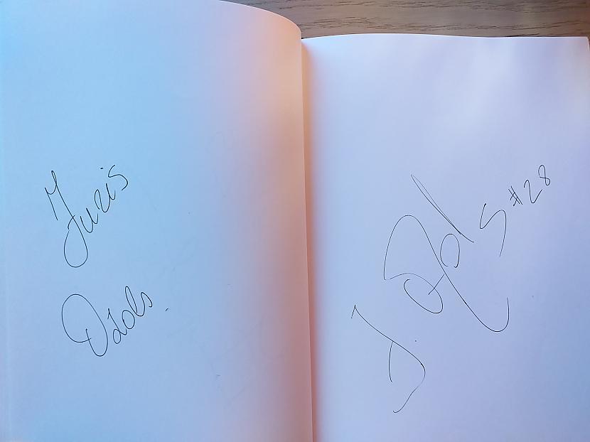 Juris Ozols Autors: Stone Seni Latvijas hokeja izlases spēlētāju paraksti
