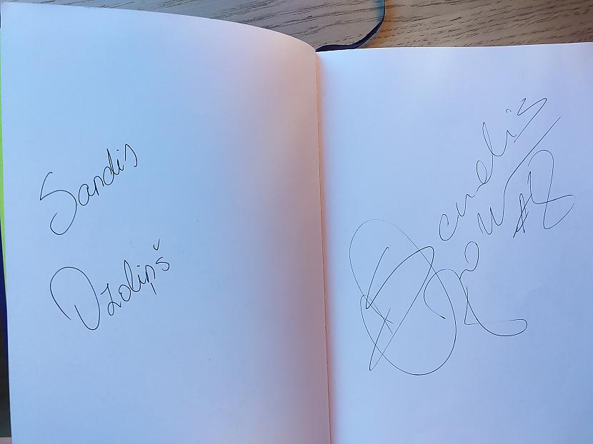 Sandis Ozoliņscaron Autors: Stone Seni Latvijas hokeja izlases spēlētāju paraksti