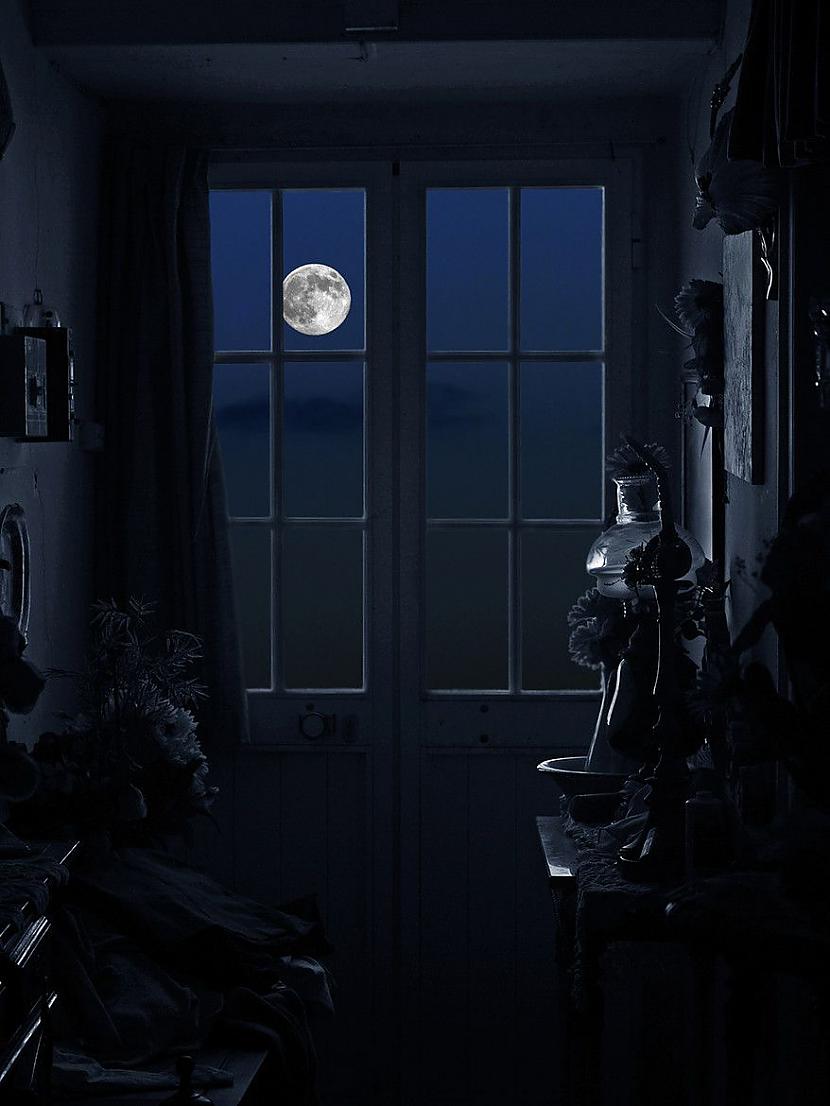 Sažuvusi zaru čupa mēness... Autors: 3FckingUnicorns Kāds klusums