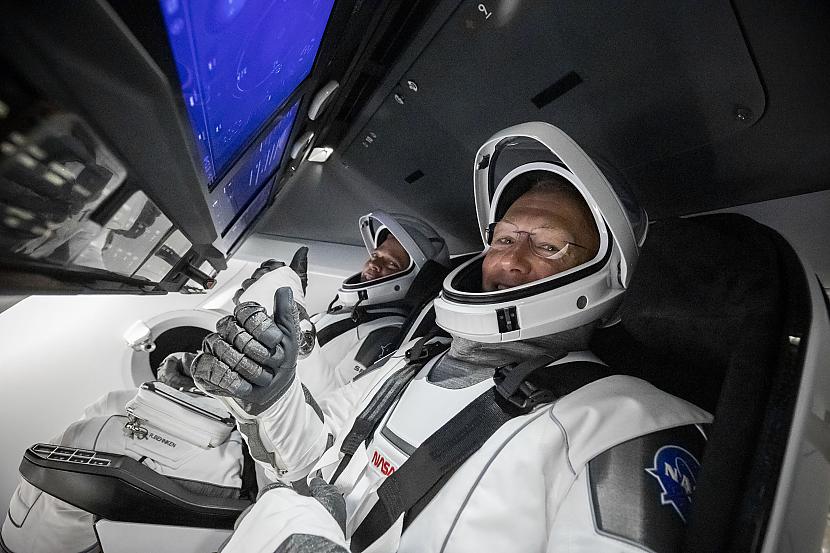 Katrs lidojis divās kosmosa... Autors: matilde Interesanti fakti par astronautiem, kas piedalījās vēsturiskajā «SpaceX» misijā