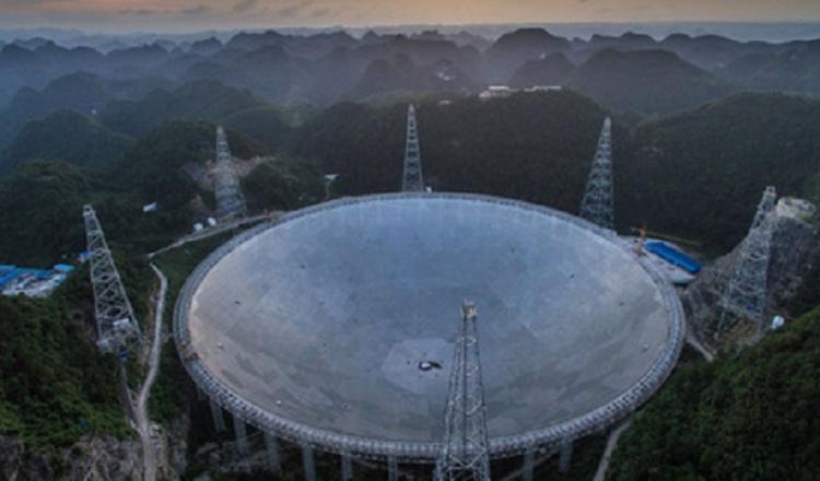 Un scaronis teleskops valstij... Autors: Fosilija 10 satriecoši dārgi arhitektūras projekti Ķīnā (20 foto)