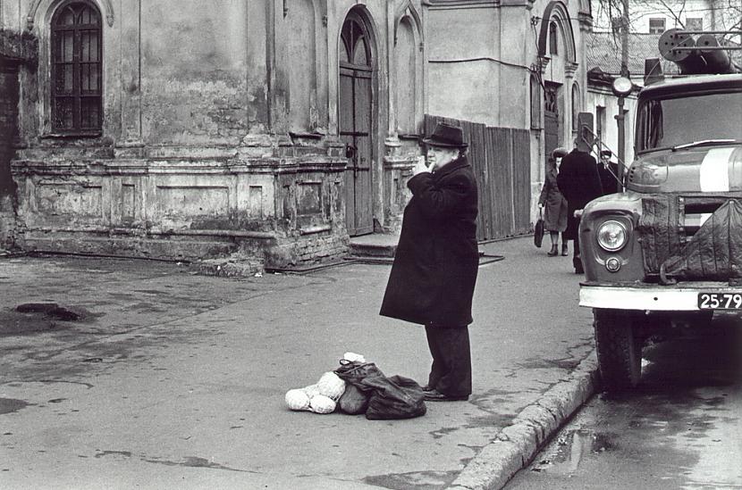 Kaut kāda esence vienā attēlā ... Autors: Lestets PSRS laiku Kijevas ikdiena kādreiz aizliegtajās fotogrāfijās