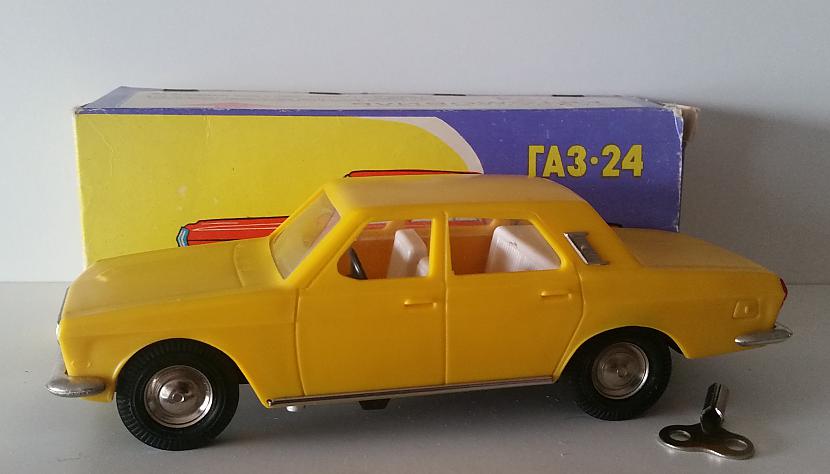Volga GAZ 24 uzvelkama Autors: pyrathe Atmiņas par bērnību: PSRS laiku rotaļu mašīnītes