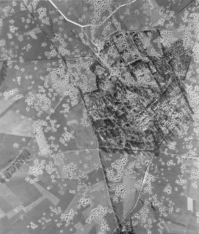 Bumbas krāteris 1940 gadi... Autors: Zibenzellis69 Spilgti melnbalti attēli no pagātnes (15 fotoattēli)