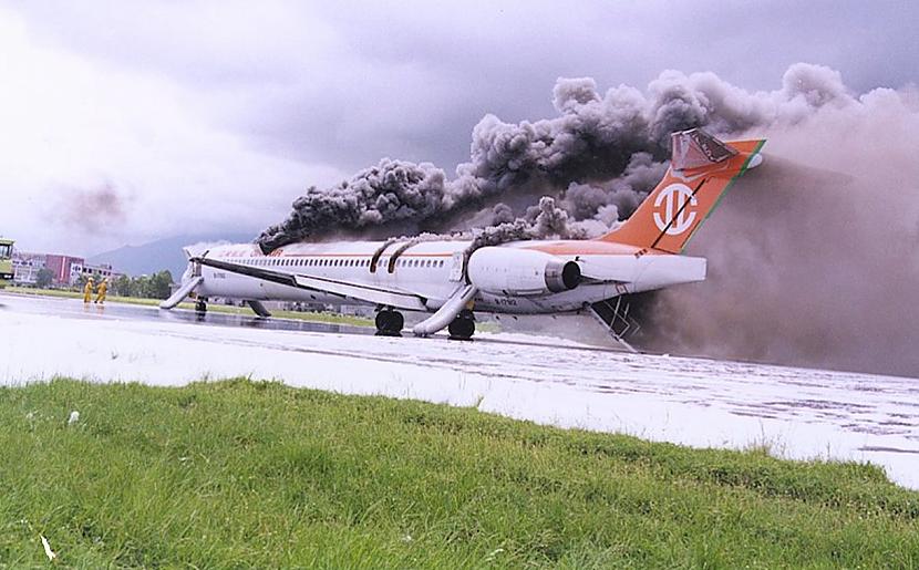 Uni Air reiss 873 1999gada 24... Autors: Testu vecis Komerciālo lidaparātu katastrofu bildes (Deviņdesmitie) 1994.-1999.g