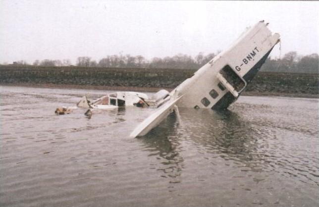 Loganair reiss 670A 2001gada... Autors: Testu vecis Komerciālo lidaparātu katastrofu bildes (Divtūkstošie) 2000.-2003.g
