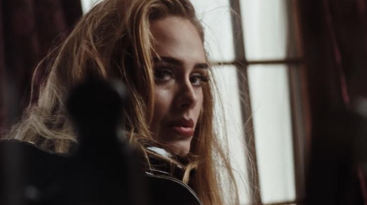Adele atgriežas ar jaunu singlu un mūzikas videoklipu. Noskaties!