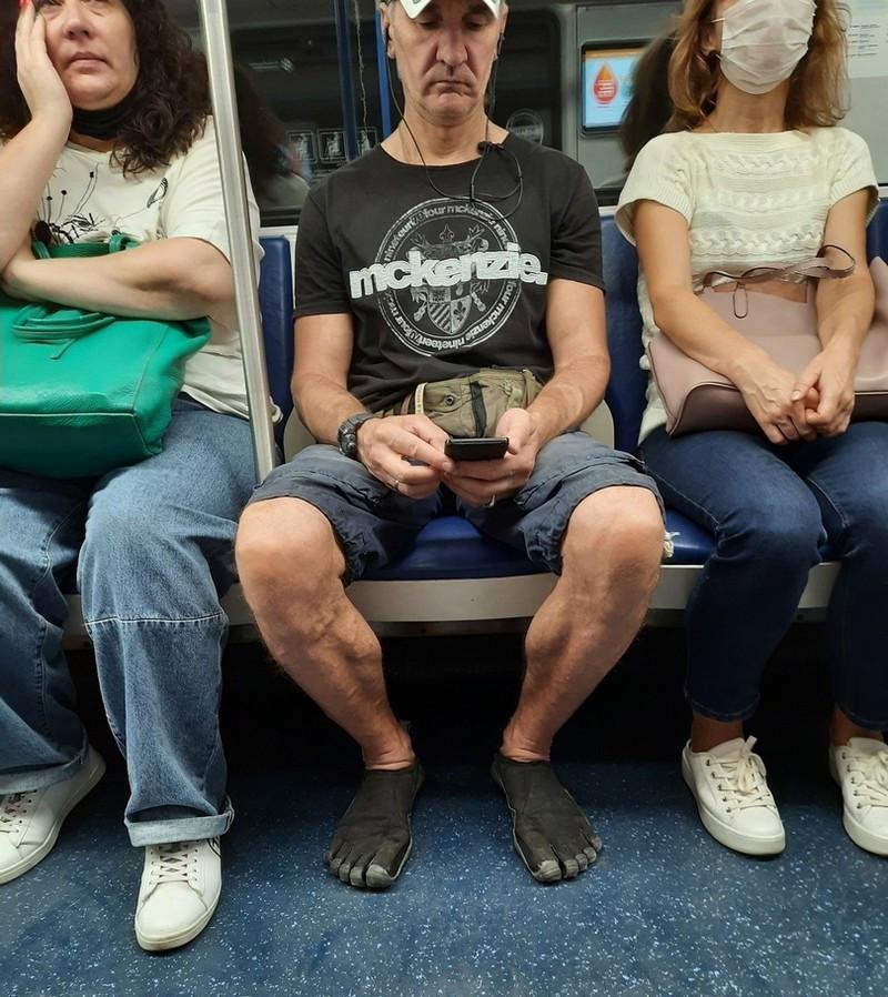  Autors: Zibenzellis69 Dīvaini un negaidīti metro pasažieri (26 fotoattēli)
