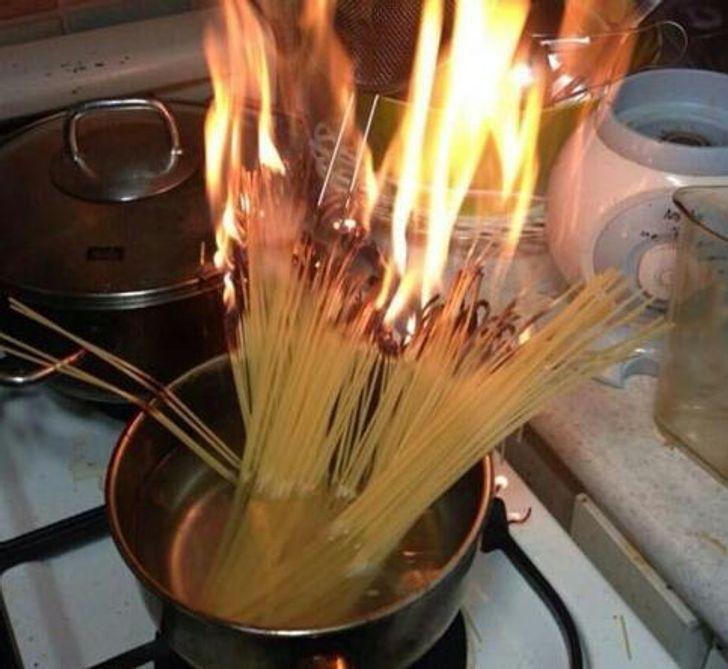 Viņi teica ka spageti... Autors: Zibenzellis69 15 cilvēki, no kuriem nesanāca labs pavārs