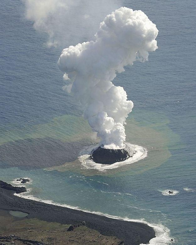 Zemūdens vulkāna izvirdums... Autors: Zibenzellis69 Interesantas fotogrāfijas no pagātnes, kas var mainīt tavu domāšanu par vēsturi