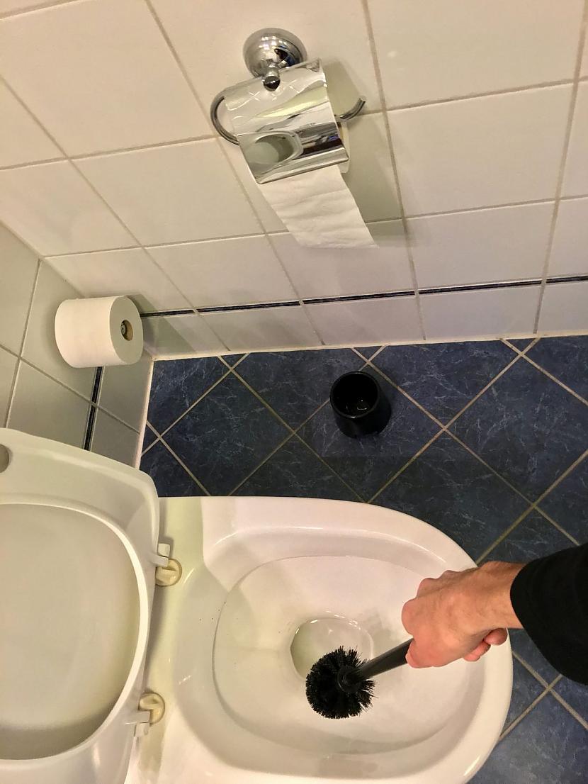 Kanalizācijas cauruļu... Autors: Zibenzellis69 Saimniece uzvārīja etiķi un ielēja šķidrumu aizsērējušā tualetes podā