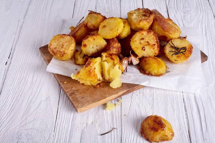 Kartupeļi savā sulā... Autors: Zibenzellis69 Kartupeļi savā sulā – tik garšīgi, ka gribēsiet tos gatavot katru dienu