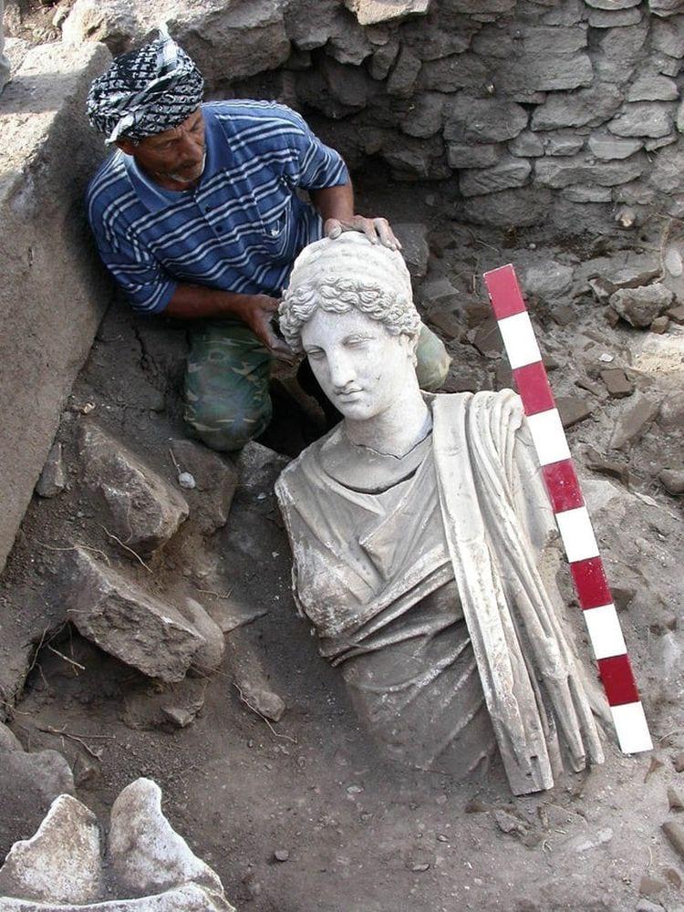 Atklāta Hestijas statuja Aygai... Autors: Zibenzellis69 17 senākie artefakti, kas paver noslēpumainības plīvuru un stāsta par pagātni