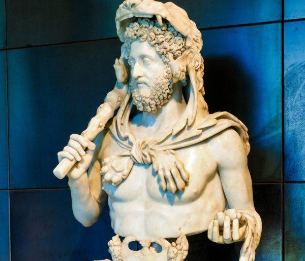 Romas imperators Komods bija... Autors: Zibenzellis69 Skaistas skulptūras, kuras apbrīno visa pasaule (17 foto)