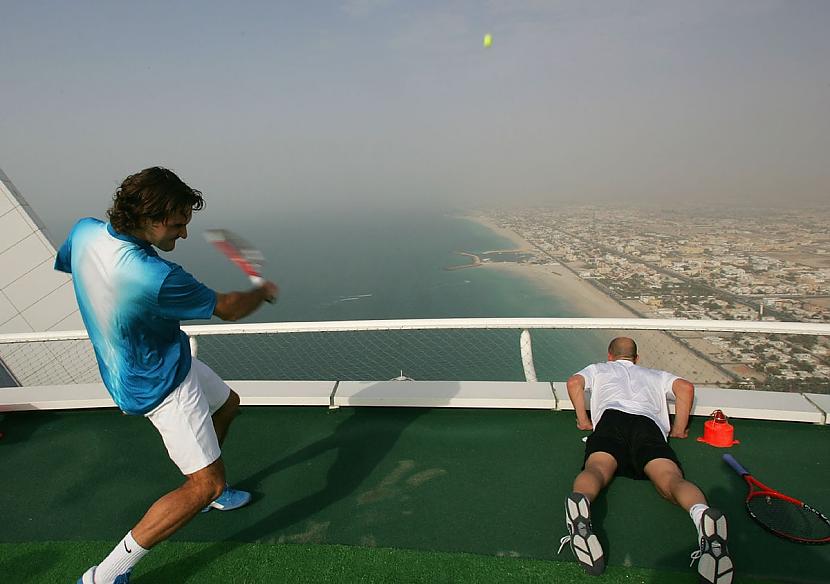 Un scaronis tenisa korts... Autors: Zibenzellis69 14 fotogrāfijas no Dubaijas, tu sapratīsi, ka nevar aizliegt dzīvot skaisti