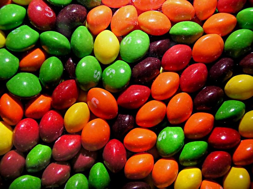 Izmantojot varbūtības teoriju... Autors: Zibenzellis69 Matemātiķis nolēma atrast divus identiskus Skittles iepakojumus