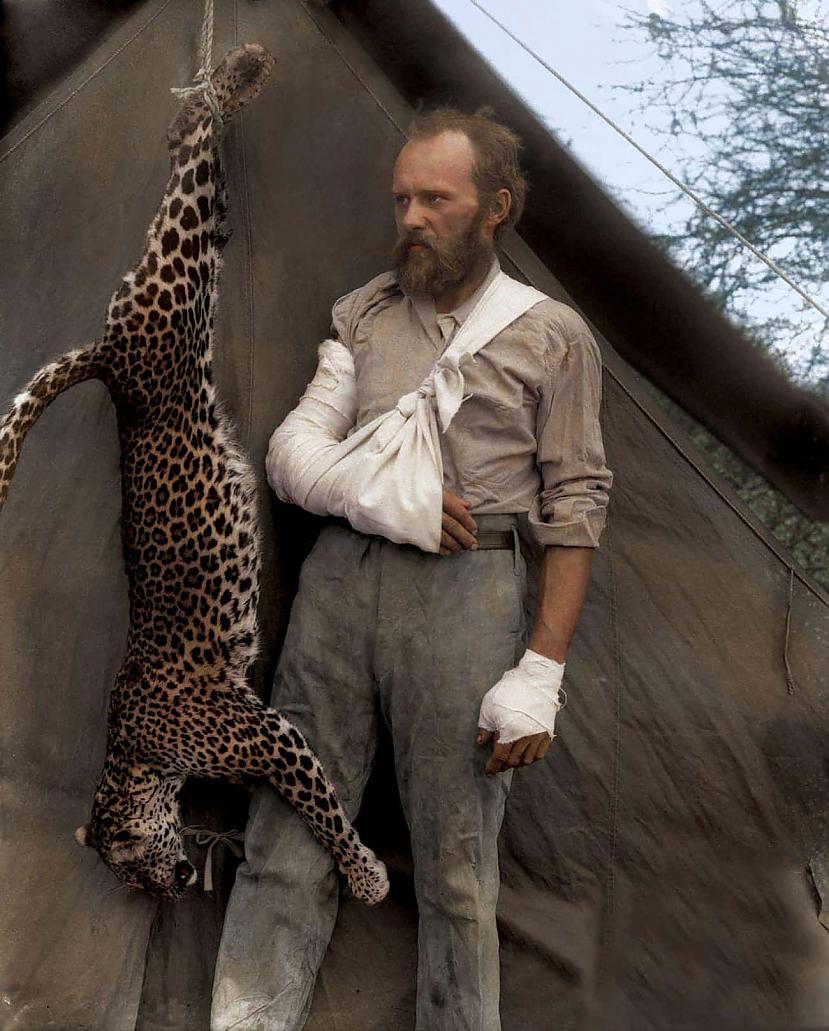Karls Akelijs ar leopardu kas... Autors: Lestets 26 iekrāsotas vēsturiskas fotogrāfijas, ko neieraudzīsi mācību grāmatās