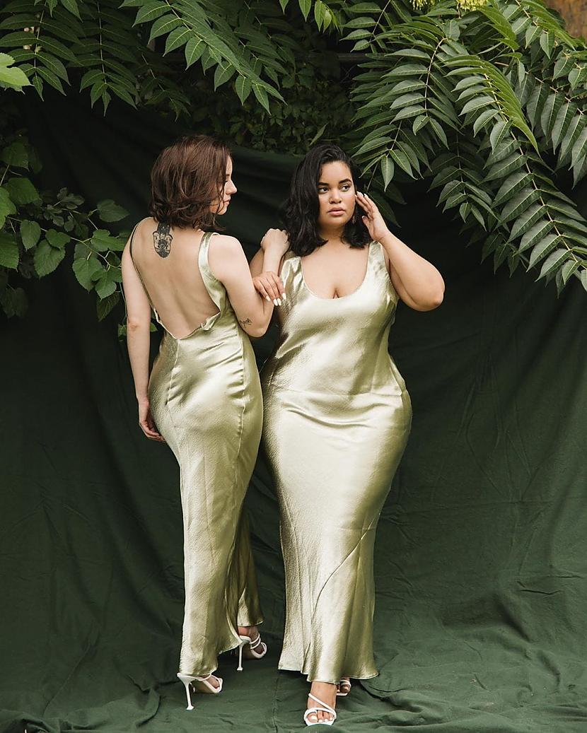 Denīze Mersedesa un Marija... Autors: Zibenzellis69 Draudzenes pozē vienādos tērpos,kā vienādi tērpi izskatās dažāda izmēra meitenēm