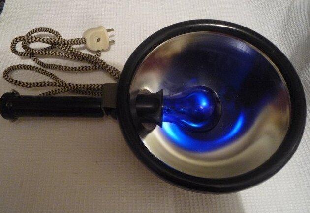 Zilās gaismas lampa kas... Autors: Lestets 25 lietas, kas kādreiz bija atrodamas katrā mājā