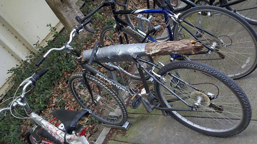 Scarono velosipēdu redzēju uz... Autors: Zibenzellis69 Jautras bildes. 18 amatnieki, kas parādīs, kā ''novērst bojājumus'' ar līmlenti.