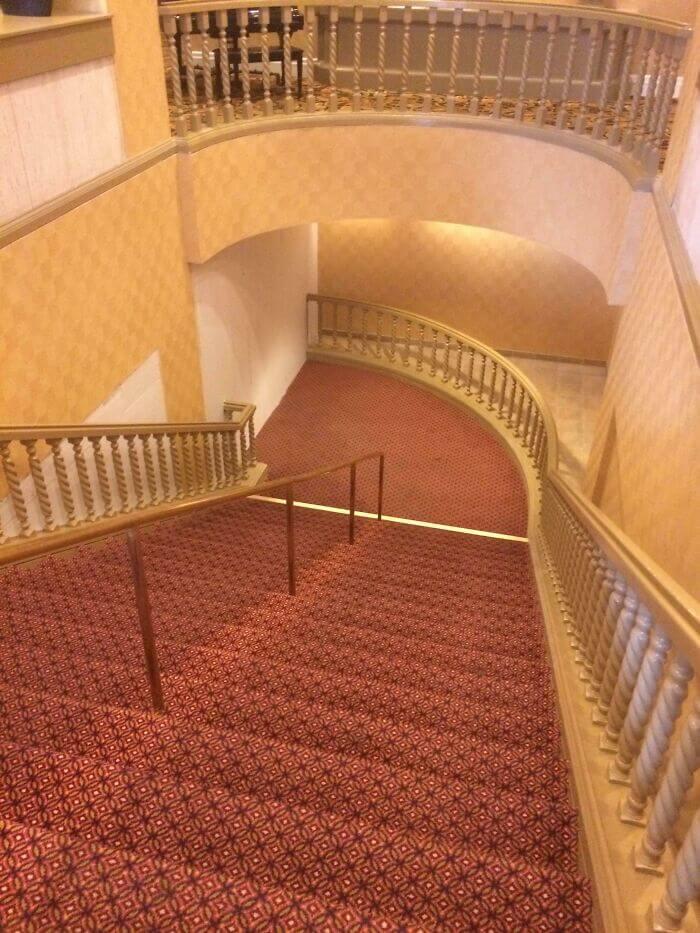 Ļoti skaistas kāpnes kas... Autors: Lestets 20 tik briesmīgi dizaina piemēri, ka uz tiem nevar neskatīties