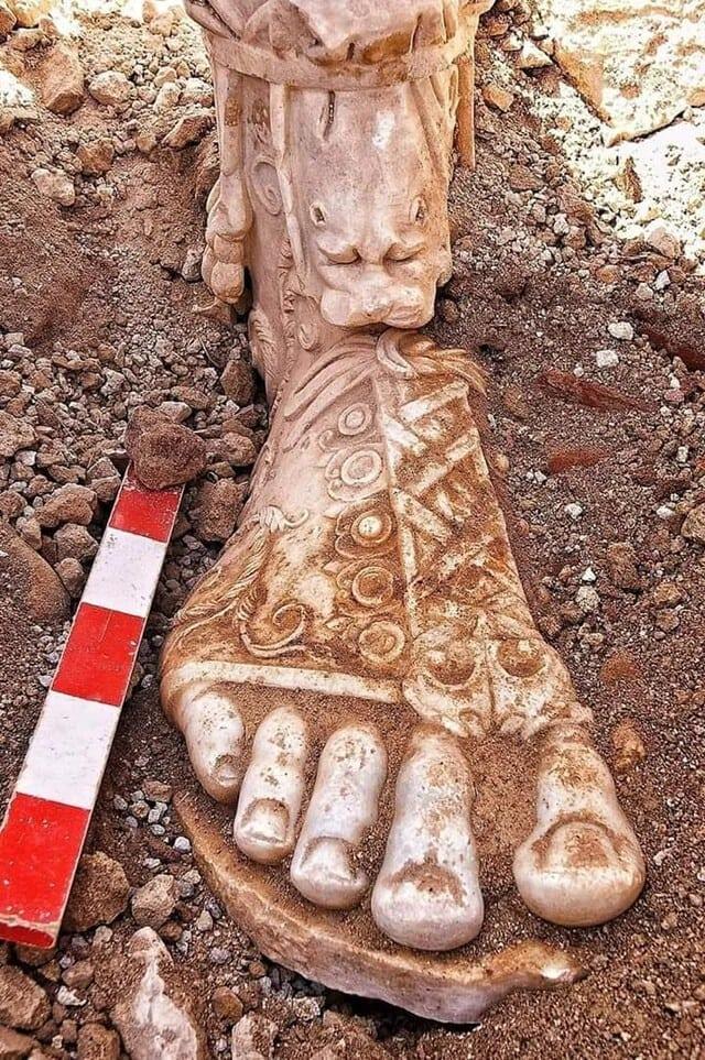 Apakscaronstilbs un pēda ar... Autors: Zibenzellis69 17 pārsteidzoši arheoloģiskie atradumi, kas atklās vēstures interesantākās puses
