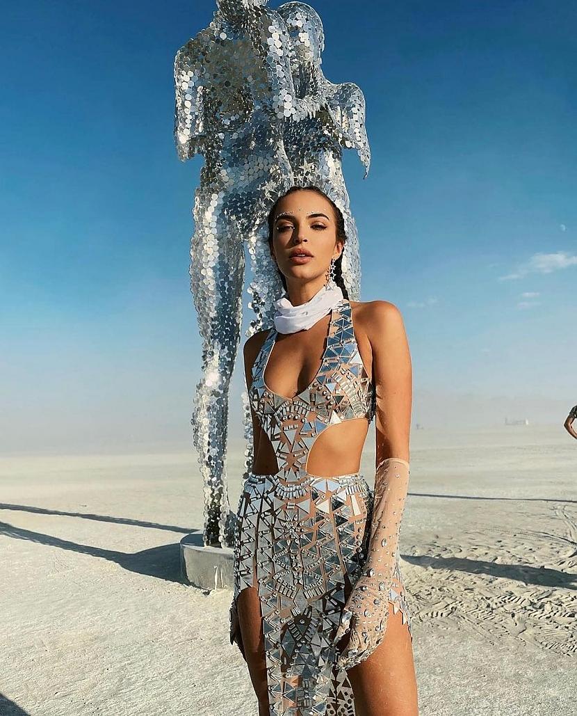 Žilbinoscarons tērps Autors: Zibenzellis69 Burning Man: Īpaši satriecoši tērpi, kas iespējams tevi varētu nedaudz pārsteigt