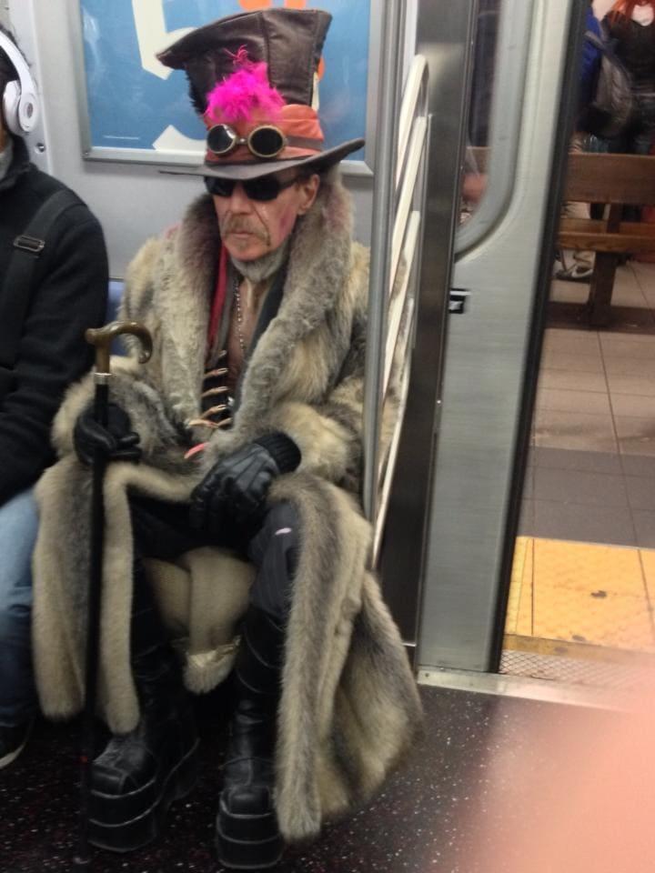 Elegants kungs Autors: Zibenzellis69 Gadījumi, kad cilvēki metro satikās ar ļoti neparastiem un dīvainiem pasažieriem