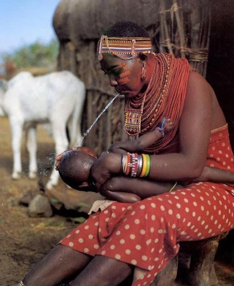 Masai cilts pārstāvji un viņu... Autors: Zibenzellis69 13 pārsteidzošas Āfrikas cilšu tradīcijas, kas samulsinās civilizētu cilvēku