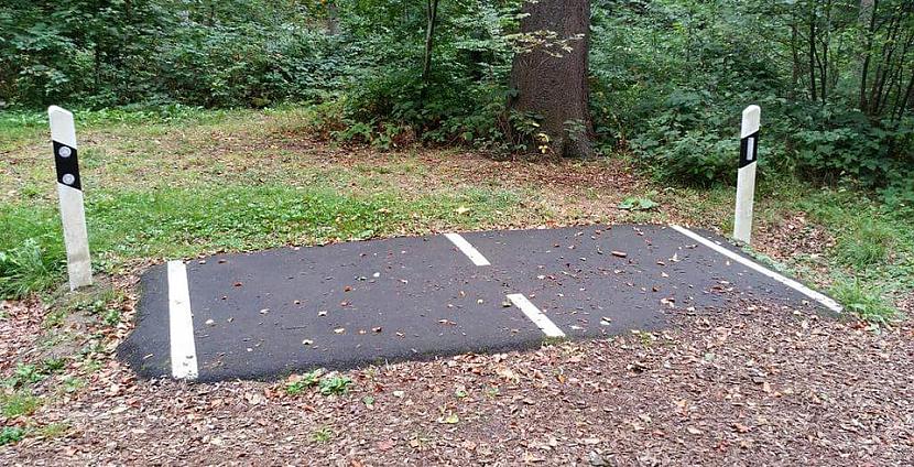 Jauka maza autostāvvieta Autors: Zibenzellis69 18 salaboti ceļi muļķības stilā, skatoties uz tiem var uznākt smieklu lēkme