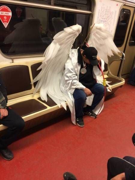 Mans pārpasaulīgais eņģelis Autors: Zibenzellis69 Jautra galerija: Metro var satik  ļoti dīvainus un smieklīgus ceļa biedrus