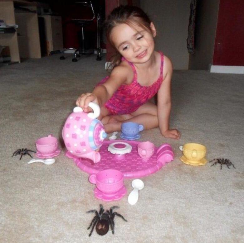 Tējas ceremonija ar zirnekļiem Autors: Zibenzellis69 Ja tev mājās mazs bērns, tev var nākties rēķināties ar viņu nerātnajām izdarībām