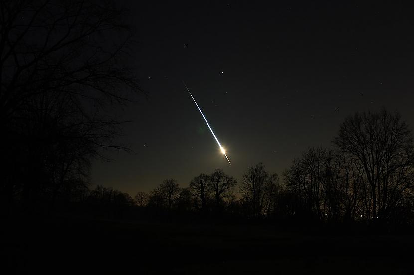  Autors: Zibenzellis69 VIDEO. Vairākās Eiropas valstīs novērota ugunīga meteora eksplozija