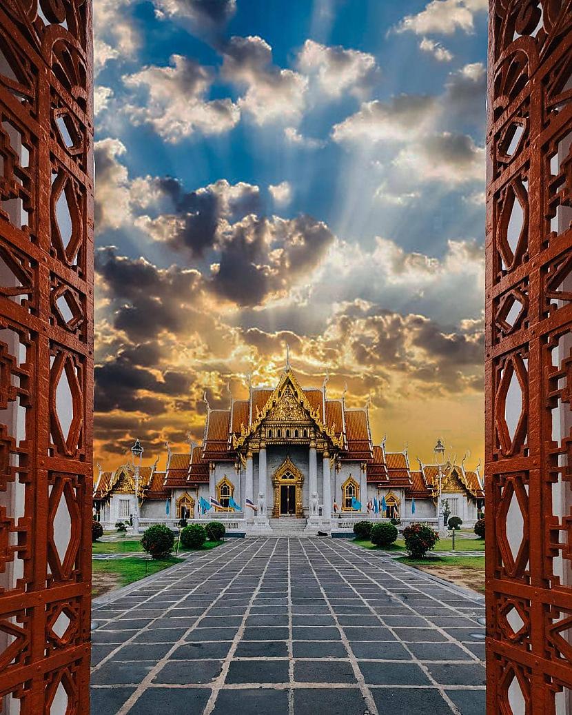 Wat Benchamabophit Dusit... Autors: Zibenzellis69 Pārsteidzošā Austrumu tempļu arhitektūra, kas priecē ar savu oriģinalitāti