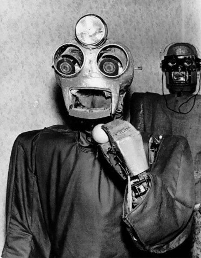 Protams scaronie roboti nav... Autors: Zibenzellis69 Austriešu inženieris, kurš 1950. gados radīja mājkalpotāju - robotu