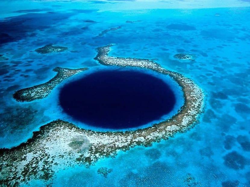 Milzu zilais caurums... Autors: Zibenzellis69 12 reāli caurumi uz zemes, kas izskatās kā fantastiski vārti uz citām pasaulēm