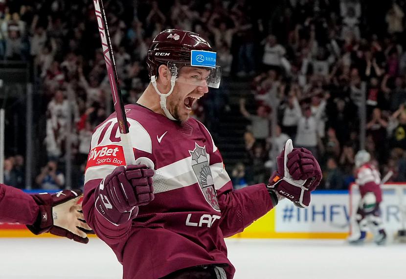 Latvijas izlases labā vārtus... Autors: matilde VIDEO ⟩ Latvijas hokeja izlase pirmo reizi cīnīsies par medaļām