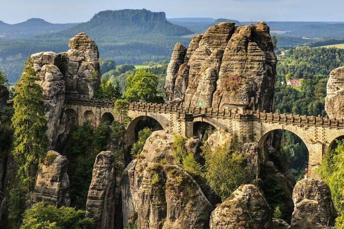 Bastei pastaigu tilts Vācijā... Autors: Lestets 15 nestandarta arhitektūras piemēri